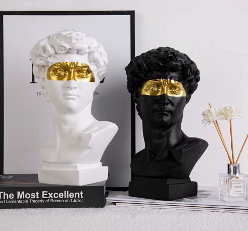 Escultura David com Máscara Dourada – 30 cm